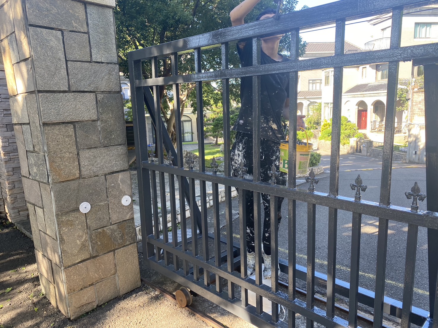 新竹鐵門油漆-除鏽修補
